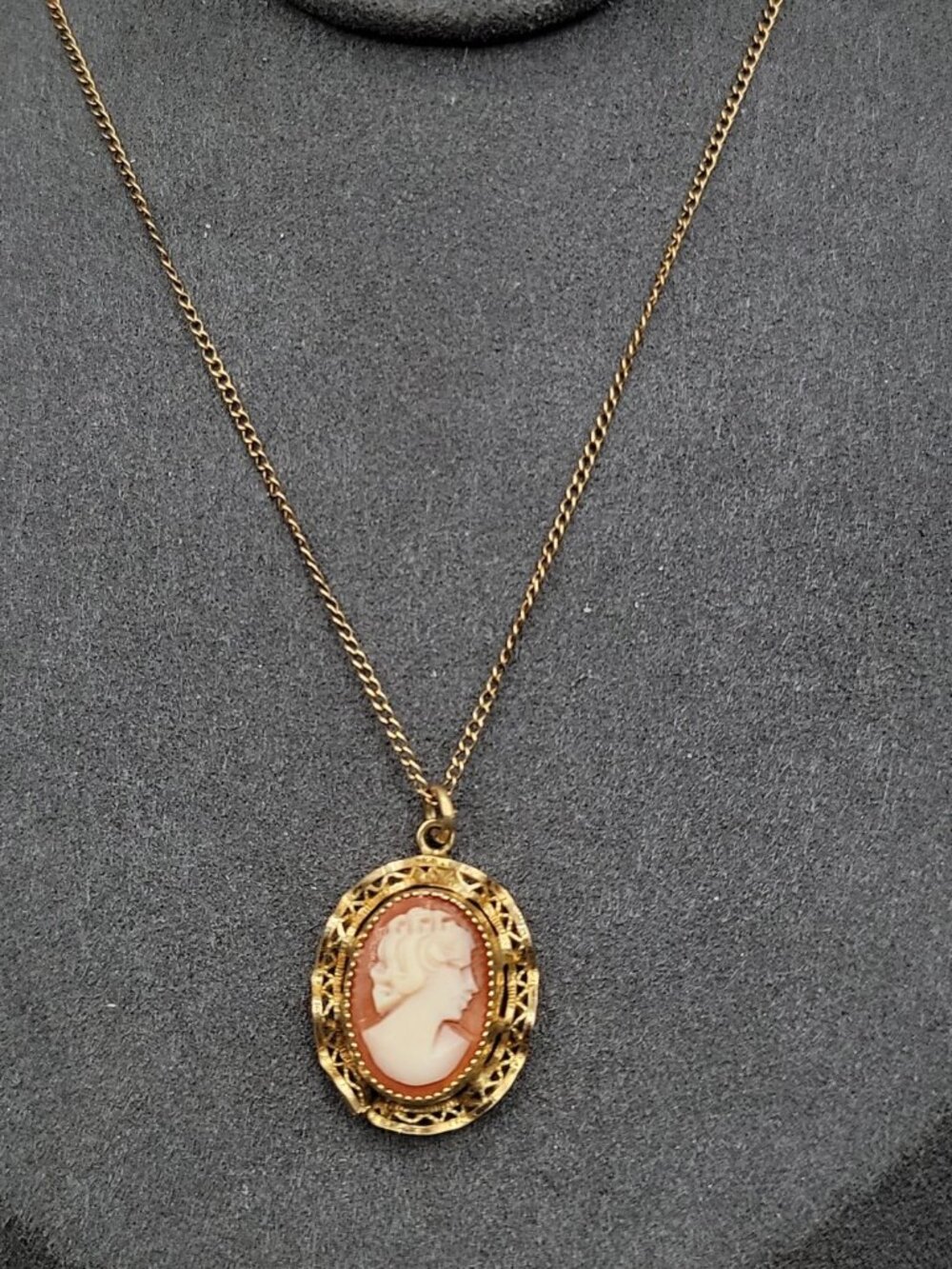 Vintage Van Dell 12kgf Cameo Pendant Necklace Ruffled Open Metalwork Frame 16" - Picture 5 of 13